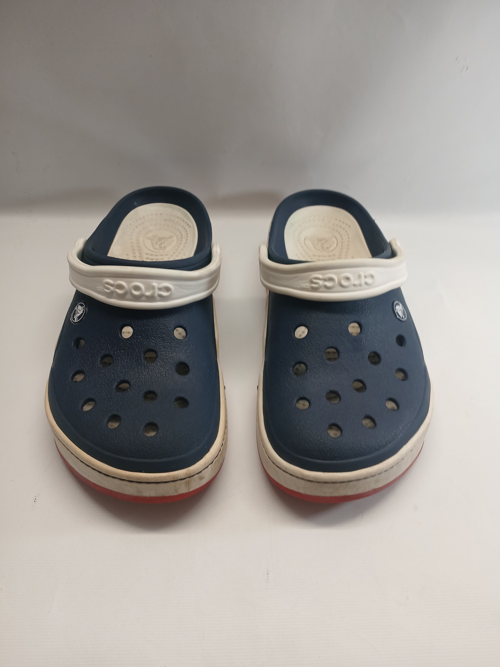 CROCS Navy and White Clog with Red Sole - Picture 4 of 14
